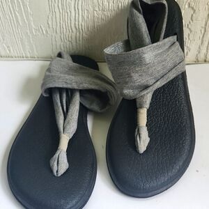 Sanuk Women's Yoga Sling 2 Metallic Silver Sandal  Beachy Vacation SWS10951